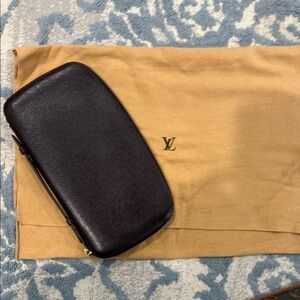 Louis Vuitton Elegant dark brown/eggplant travel wallet